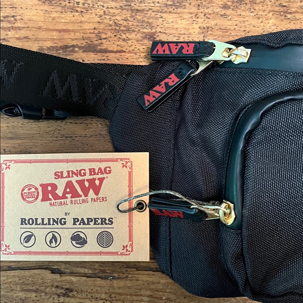RAW smell proof sling bag - Picture 2 of 6